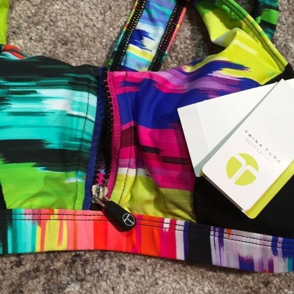 Trina Turk yoga/performance top. NWT - Picture 4 of 5